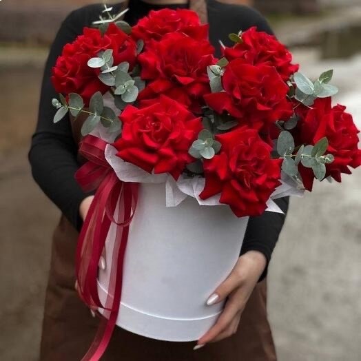 Букет цветов "Шляпная коробка Ин ред"